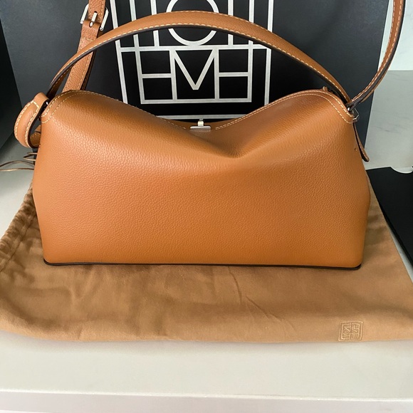 TOTEME T-LOCK TOP HANDLE BAG-in tan Excellent condition - Picture 2 of 9